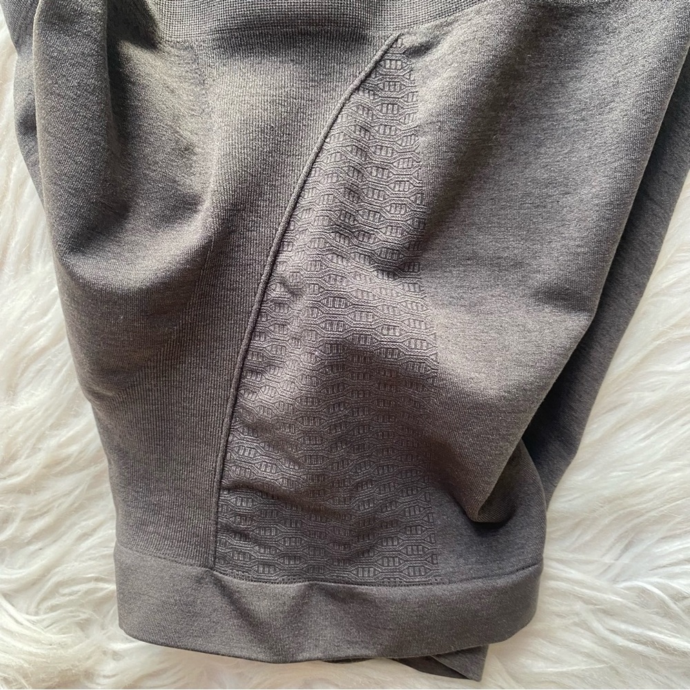 Alphalete Amplify Contour Short 5” Seamless Scrunch Women’s Size Small Pewter - Picture 7 of 12